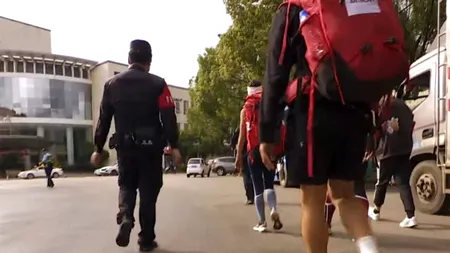 Cel mai mare scandal internațional din istoria Asia Express. Armata și poliția locală au descins peste echipa emisiunii și au arestat 51 de persoane: concurenți, producători și tehnicieni