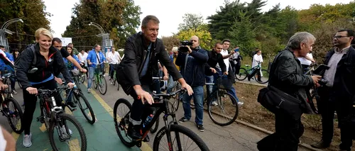 Iohannis, campanie electorală pe bicicletă