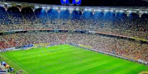 Meciul România – Kosovo de pe Arena Națională, ÎNTRERUPT de arbitri din cauza fumigenelor și a mesajelor de pe bannere