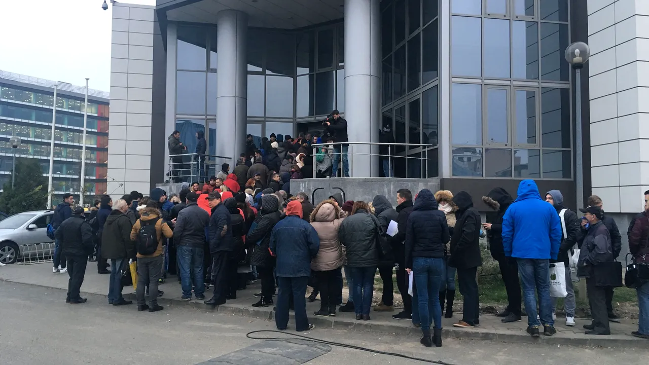 Doi polițiști de la Permise, care l-au băgat pe Dan Șova în față la coadă, cercetați disciplinar
