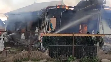 Biserică din Vrancea, mistuită de flăcări, în Vinerea Mare (VIDEO)