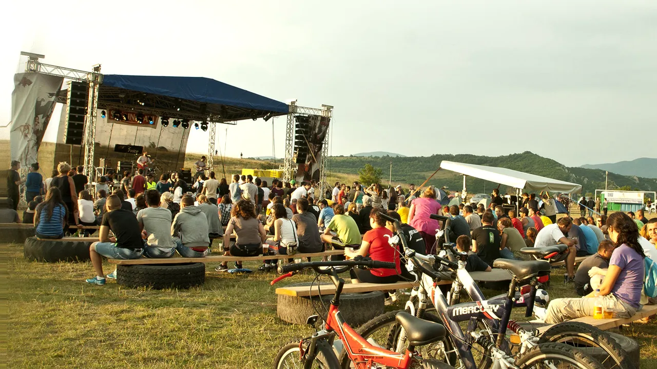 Byron, Kumm și Luna Amară cântă la festivalul de rock și aventură 