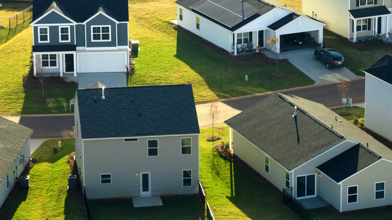 Reguli noi în România din 2026, la sistemul de impozitare al proprietăților. Cetățenii care vor fi supravegheați de Primărie