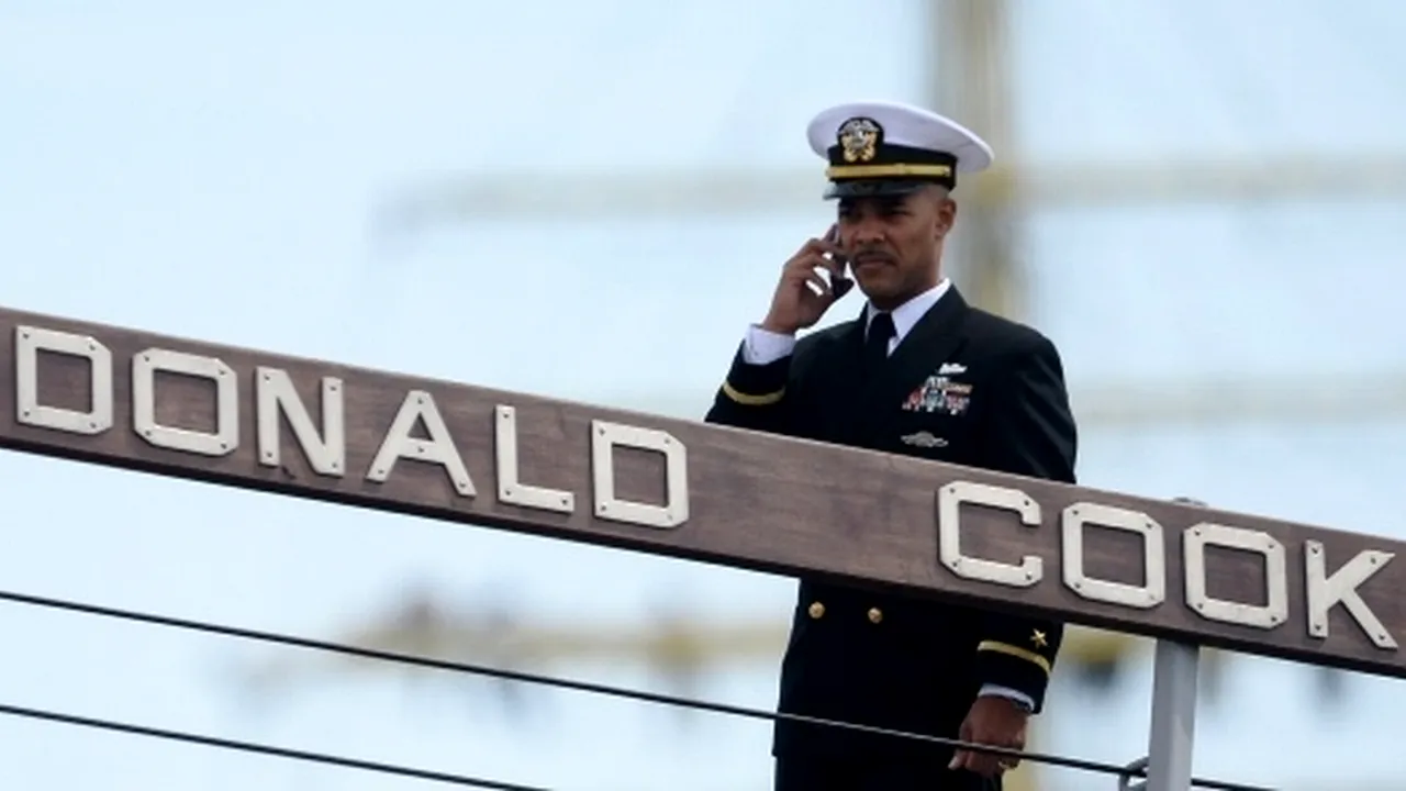 Distrugătorul american USS Donald Cook a primit botezul Mării Negre: Băsescu și hamburgeri de la McDonald's