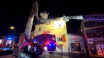 Un incendiu puternic a izbucnit la o pensiune din Cluj. Flăcările s-au extins la două case din apropiere