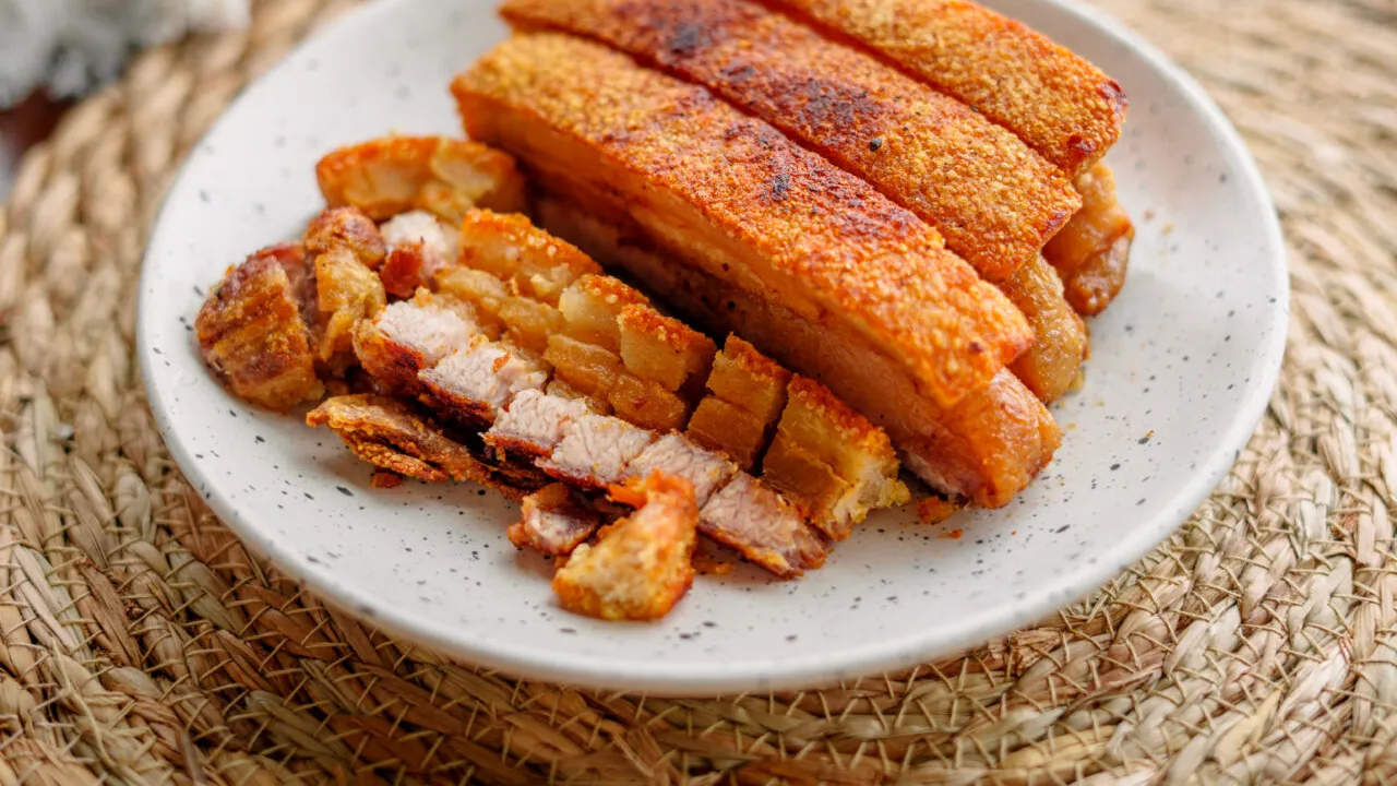 Cum faci JUMĂRI de porc crocante la tine acasă. Trucul folosit de gospodinele iscusite