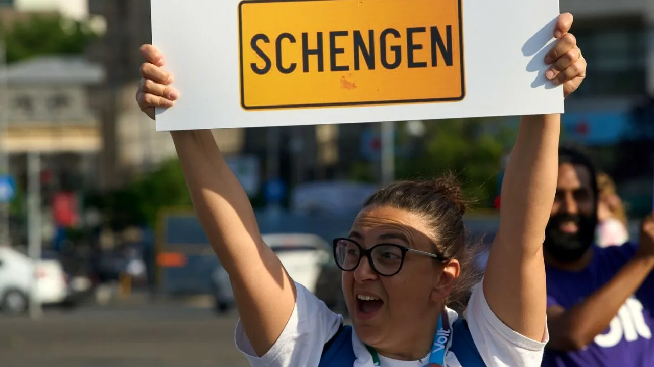 Zi istorică pentru România: Consiliul JAI a decis ca România și Bulgaria să adere complet la spațiul SCHENGEN începând cu 1 ianuarie 2025