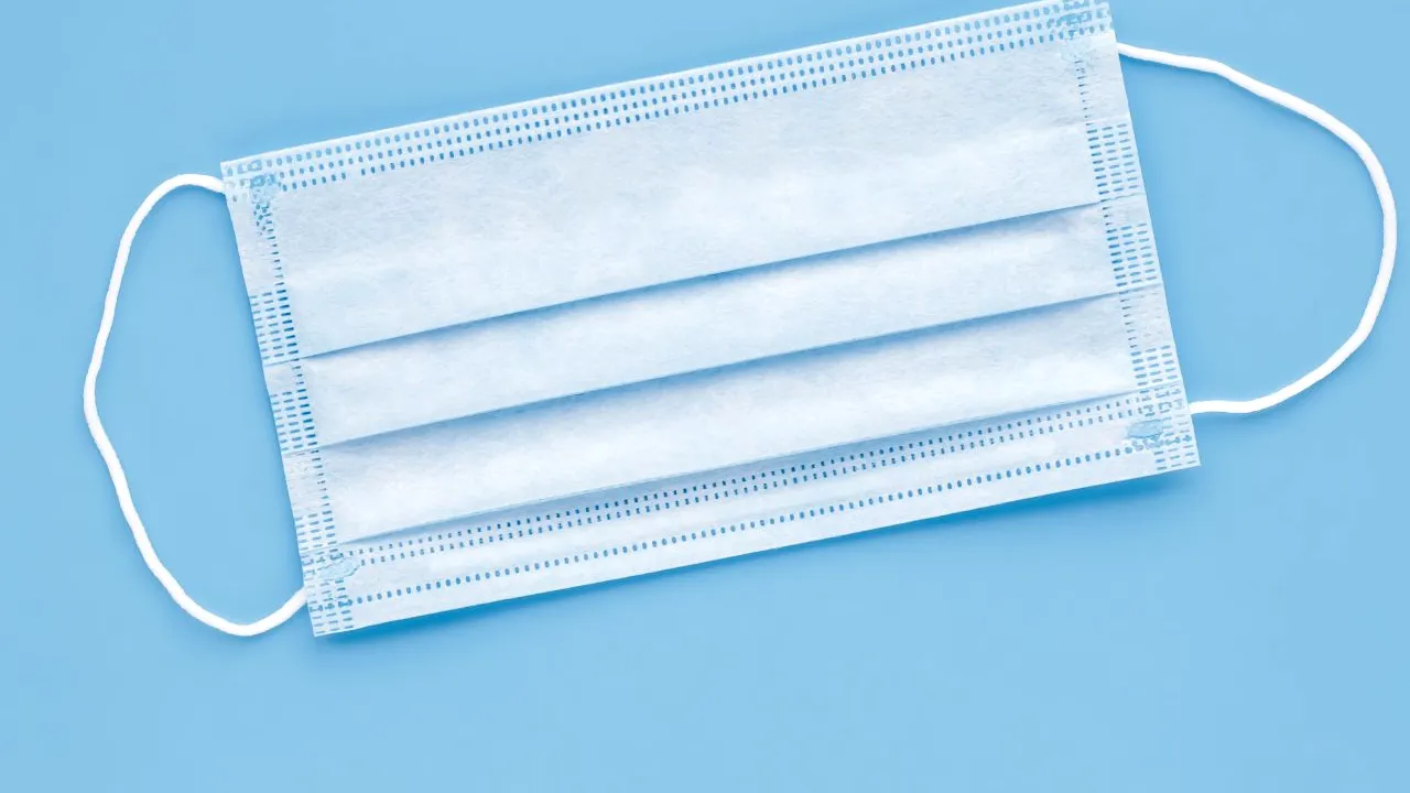 Un bărbat a intrat fără mască de protecţie într-un magazin și l-a snopit în bătaie pe cel care l-a atenţionat