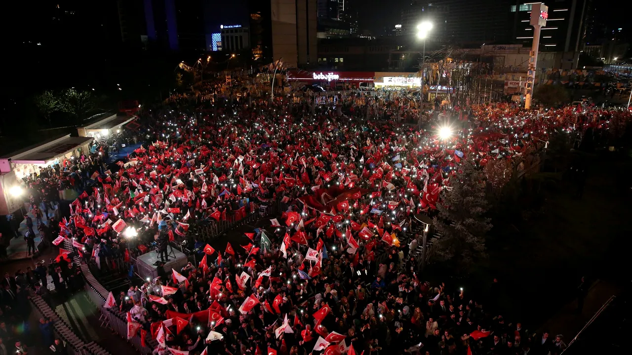 Șeful Comisiei Electorale din Turcia: Buletinele de vot neștampilate sunt valide. OSCE: Referendumul, desfășurat pe un teren „inegal