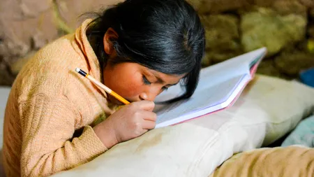 Situație dramatică pentru elevi: Autoritățile din 95% din localitățile din România nu acordă burse conform Legii Educației! „Elevii sunt lăsați la mila sorții”