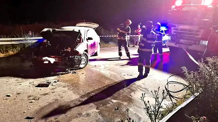 O mașină a luat foc după ce a intrat în plin într-o turmă de oi, pe un drum din Teleorman. Care e bilanțul impactului (FOTO)