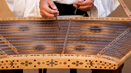 Cântăreți și instrumentiști trimiși în judecată pentru INDEMNIZAȚII luate ilegal pe durata pandemiei. Cum se apără artiștii