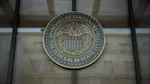 Decizie majoră a Băncii Centrale SUA. FED menține dobânda de referință, în ciuda inflației mari din America. Ce înseamnă asta pentru România