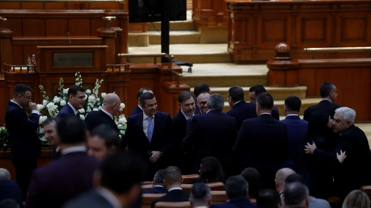 A doua ședință a noilor parlamentari. Cei 331 de deputați VALIDAȚI depun jurământul