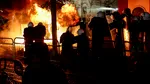 Proteste violente în capitala Albaniei: Manifestanții au aruncat cu cocktailuri Molotov și artificii în biroul premierului