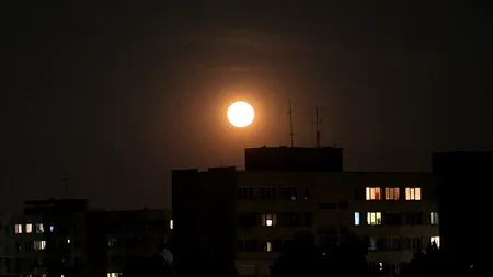 Super Lună și eclipsă de Lună, simultan, duminică: fenomenul poate fi observat dacă cerul este senin