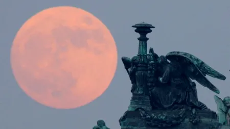 SUPER LUNA 2012. Cum s-a văzut luna plină în diferite locuri ale planetei. GALERIE FOTO