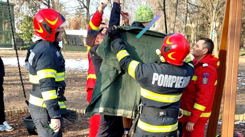 Gestul SUPERB făcut de pompierii din Satu Mare pentru un copil de 11 ani blocat într-un leagăn de bebeluși