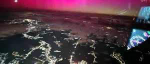 Imagini spectaculoase cu aurora boreală văzută din cabina unui avion aflat la 5.000 de metri înălțime