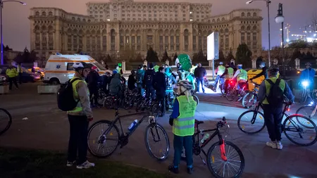 Aventura filmată a unui drum cu bicicleta prin centrul Bucureștiului. 3 din 10 români își riscă viața pedalând