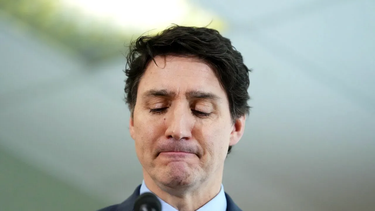 Justin Trudeau nu și-a putut stăpâni lacrimile după ce a dezvăluit în fața presei că a fost INSULTAT la telefon de Donald Trump