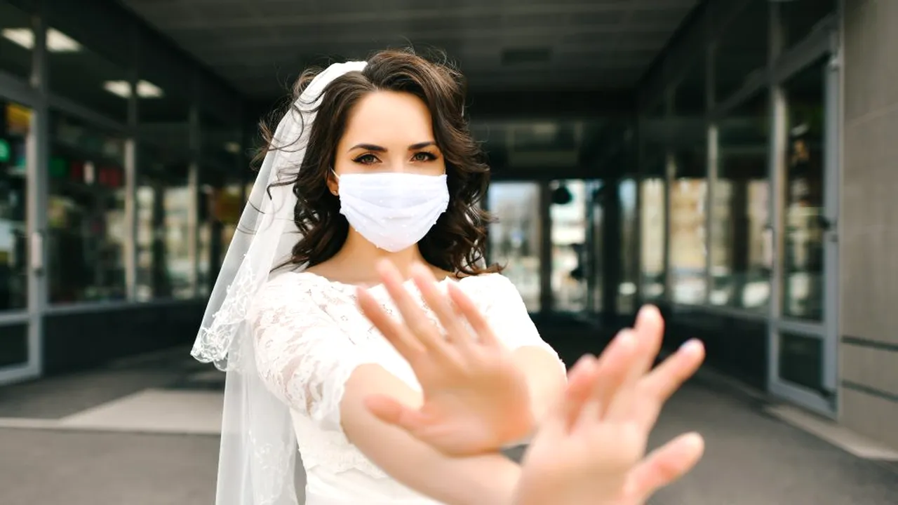 Nuntă ilegală, spartă de polițiști! Zeci de invitați „au dat darul pe amendă”