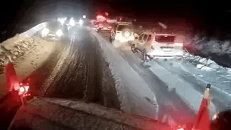 ATENŢIE! Trafic blocat pe DN 67C, sectorul Novaci – Rânca. DRDP Craiova: „Facem apel la şoferii care au autovehicule parcate să le mute”