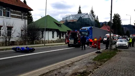 TRAGEDIE. Un motociclist din Predeal a murit în fața casei, într-un grav accident rutier / Gestul care i-a fost fatal