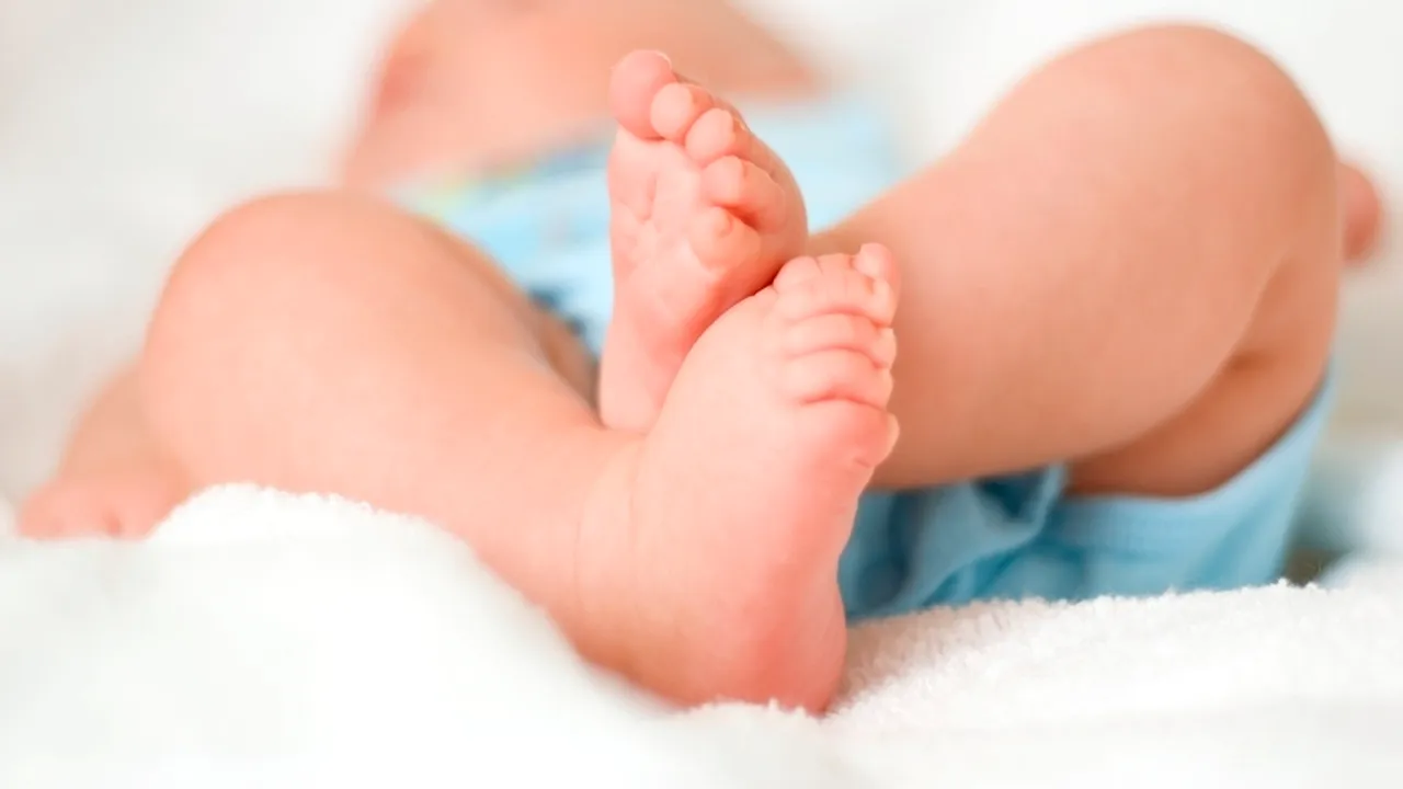 Un bebeluș a murit din cauza dietei urmate de mama sa. „Este, în mod clar, un caz foarte tragic