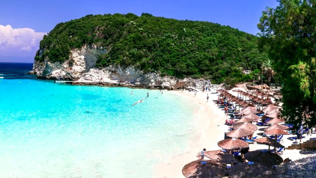INSULA exotică din Grecia cu ape turcoaz și plaje sălbatice spectaculoase. Este comparată adesea cu peisajele de vis din Caraibe