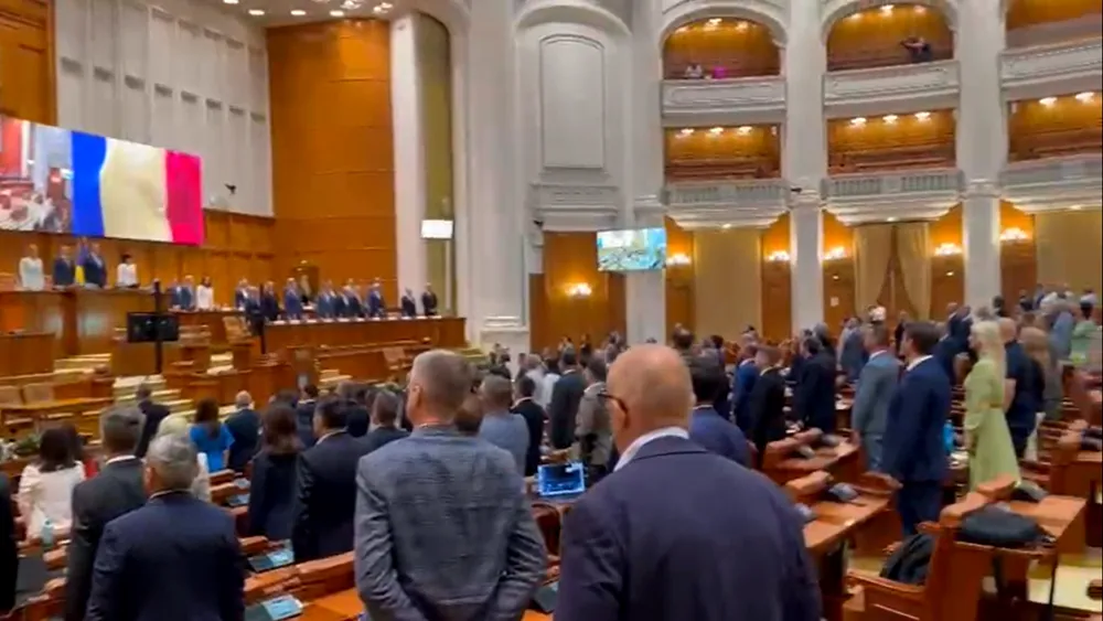 Ședința pentru votarea moțiunii de cenzură a ÎNCEPUT. 236 de parlamentari prezenți