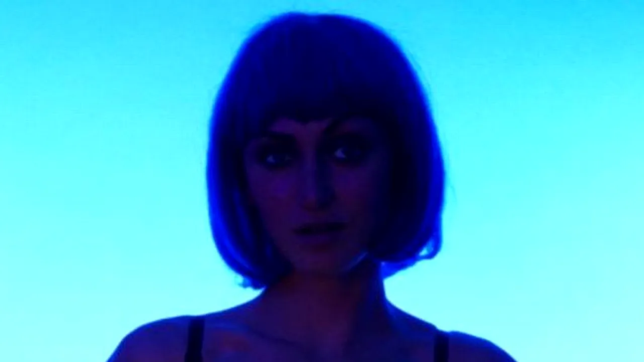 FOTO: Sutienul dotat cu LED-uri, ultima modă printre britanice