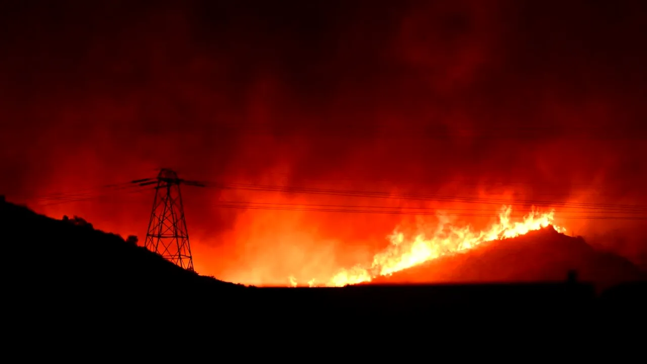 Un nou INCENDIU a izbucnit la Los Angeles. Zeci de mii de persoane au primit ordine de evacuare