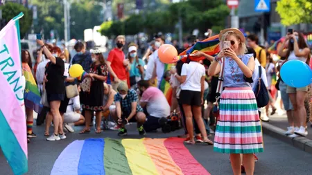 Organizatorul Bucharest Pride 2021, amendat cu 7.000 de lei. Au participat mii de oameni, deși legea permite 500