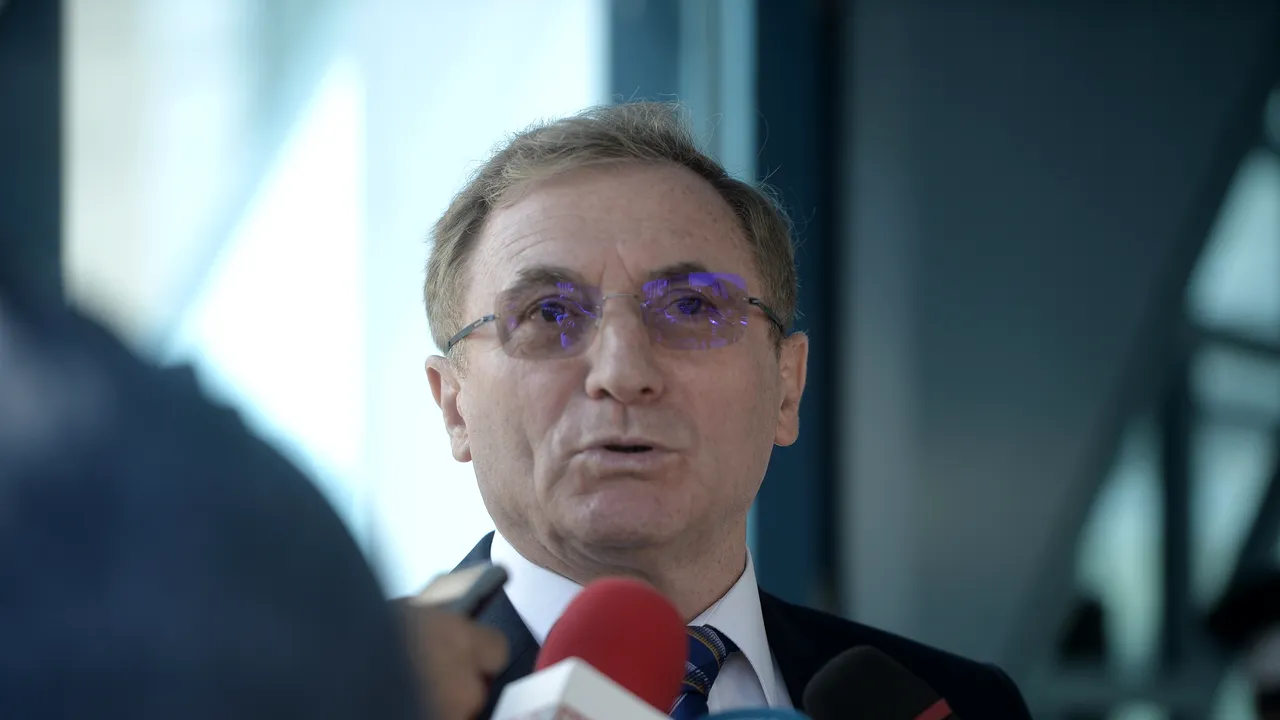 PSD: E revoltător ca Dosarul Revoluției să fie trimis în judecată de un fost agent al poliției politice COMUNISTE! Postarea, însoțită de o fotografie trucată cu Augustin Lazăr