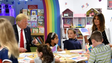 Noua GAFĂ a lui Donald Trump. Liderul de la Casa Albă a colorat GREȘIT steagul Statelor Unite