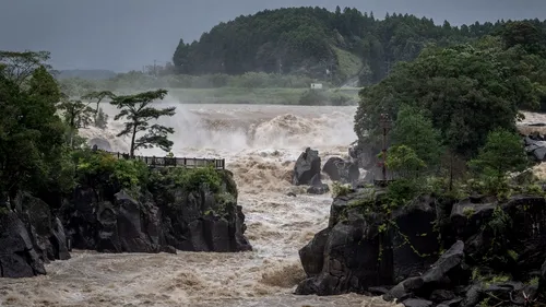 Taifunul Nanmadol lovește puternic Japonia. Cel puțin doi oameni au murit și peste o sută au fost răniți în urma fenomenelor meteo extreme | FOTO, VIDEO