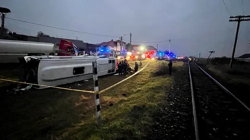 UPDATE - Accident pe o șosea din Bistrița-Năsăud între o cisternă și un autocar, în care au fost implicate 15 persoane. Unul dintre pasageri a murit (FOTO-VIDEO)