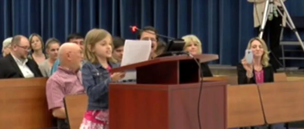 Această fetiță de 9 ani reușește să ridice o sală întreagă în picioare cu un discurs pe care trebuie să-l vadă orice tânăr 