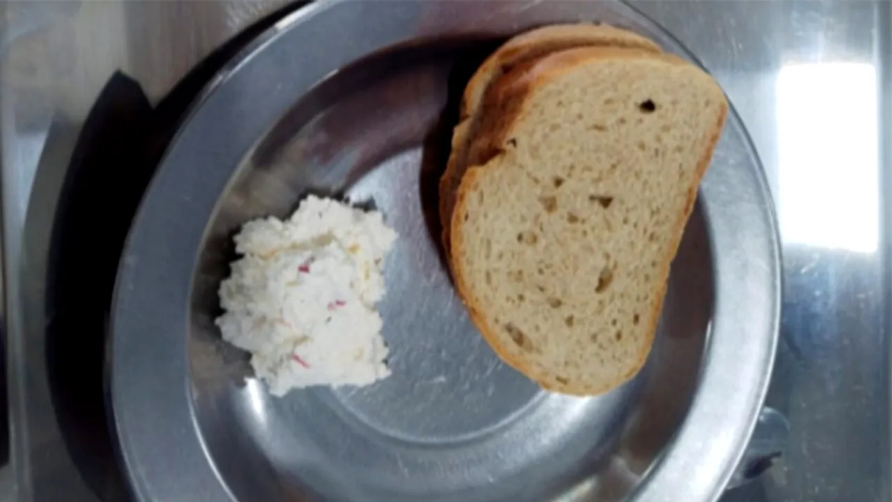 Strigător la cer! Ce primesc să mănânce elevii din internatul Liceului 