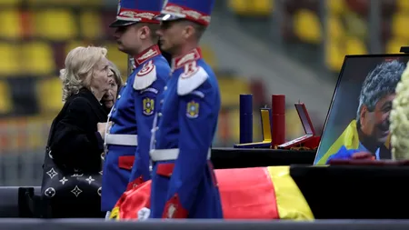 Imagini copleșitoare de la căpătâiul lui Mircea Lucescu! Neli Lucescu, epuizată lângă sicriul soțului ei