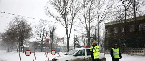 Poliția va închide drumurile care riscă să fie blocate de zăpadă. Anunțul făcut de Ministerul de Interne