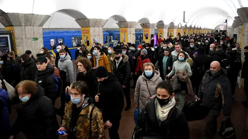 Panică la Kiev: Cetățeni evacuați în adăposturi, cozi uriașe la ieșirea din oraș | FOTO, VIDEO