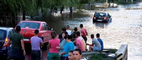 INUNDAȚII ÎN MOLDOVA. Peste 350 de case din județul Galați au fost inundate controlat, pentru a salva alte câteva sate