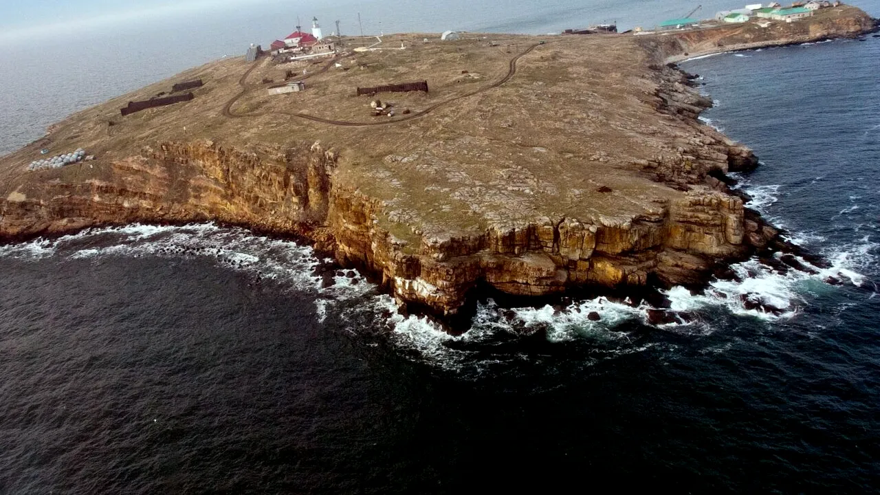 Ucraina a bombardat forțele ruse din Insula Șerpilor. Un post de control și un sistem antiaerian ar fi fost distruse