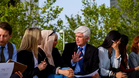 Țara în care se vorbesc peste 840 de limbi. Cum reușesc să se înțeleagă oamenii