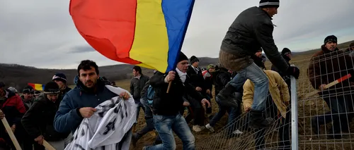Proteste la Pungești. Localnicii au încercat să oprească mașini ale Chevron, jandarmii blocând drumul