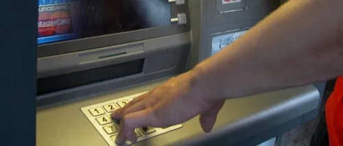 Bancherii avertizează că afișarea comisioanelor la ATM presupune costuri mari