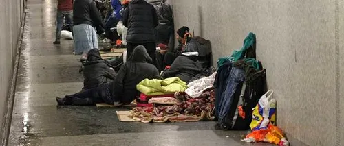 Mai mulți cerșetori români au ocupat un parc și o stație de metrou din Londra: „Suntem cetățeni europeni, dați-ne case