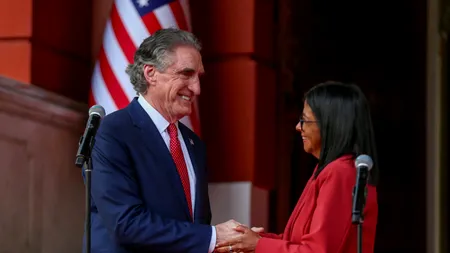 Venezuela îi intră în grații lui Trump. Caracasul autorizează exerciții aeriene de evacuare al ambasadei SUA, după capturarea lui Maduro